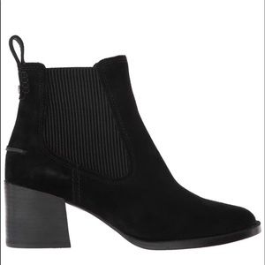 New Women's UGG Australia Black boots 6